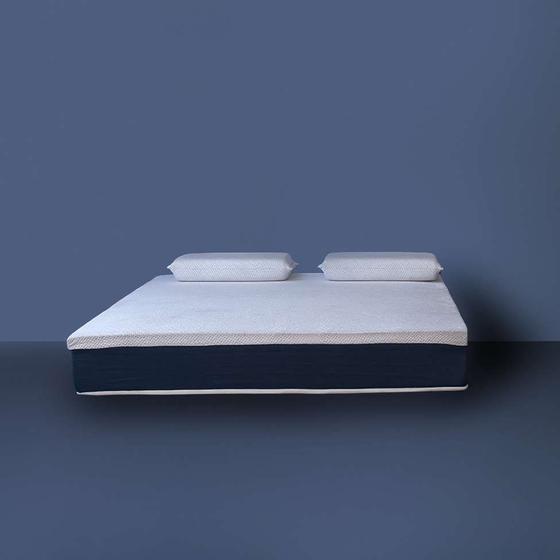 Imagem de Colchão Casal Mola Ensacada Guldi Macio (25x138x188) e 2 Travesseiros Guldi Nasa Viscoelástico Azul e Branco