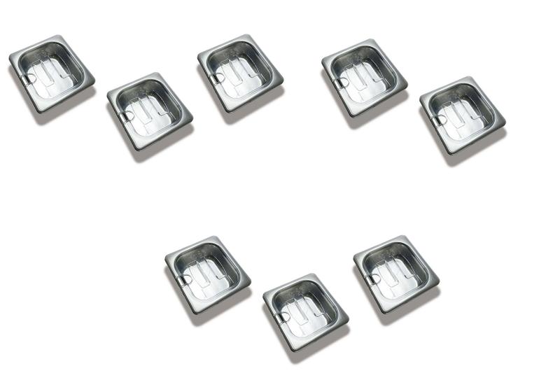 Imagem de CONJ 8 CUBAS Gastronômicas Em INOX GN 1/6x65 mm 900 ml + 8 TAMPAS 1/6 Em POLICARBONATO Com ABERTURA Para COLHERES e CONCHAS SB