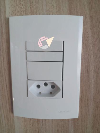 Imagem de Conjunto 4x2 Com 3 Interruptores Simples + Tomada Sleek Branco MarGirius