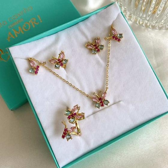 Imagem de Conjunto Colar, Brincos e Anel borboletas mini zircônias rosas banhado a ouro 18k