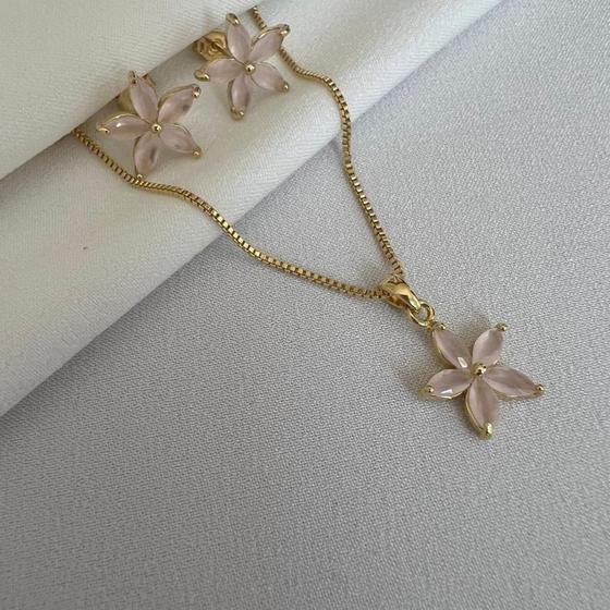 Imagem de Conjunto colar brincos flores rosa banhada a ouro 18k