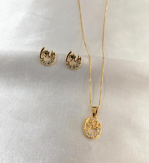 Conjunto colar e brinco dourado love Menor preço em Conjunto colar e brinco dourado love