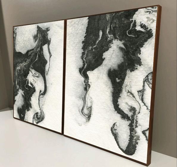 Imagem de Conjunto com 2 quadros decorativos Marmorizado preto com o fundo branco.