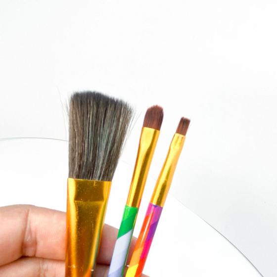 Imagem de Conjunto com 3 Kit de pincéis arco-íris ideais para maquiagem com 5 unidades