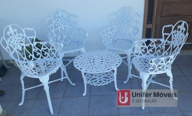 Imagem de Conjunto de Mesa Para Jardim Floral com 4 Poltronas e Mesa Baixa em Alumínio Fundido Unifer Móveis