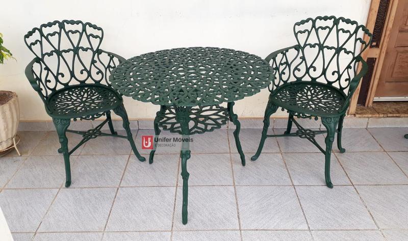 Imagem de Conjunto de Mesa Para Jardim Viena com 2 Poltronas e Mesa Alta Verde Fosco em Alumínio Fundido Unifer Móveis