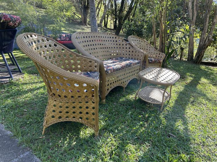 Imagem de Conjunto de sofá + 2 poltronas + mesa tela para varandas e jardins cor palha