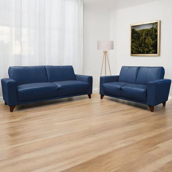 Imagem de Conjunto de Sofás Decorativos 2 e 3 Lugares Emily Sala de Estar Pés em Eucalipto Couro Azul Marinho Brilho G40 - Gran Belo