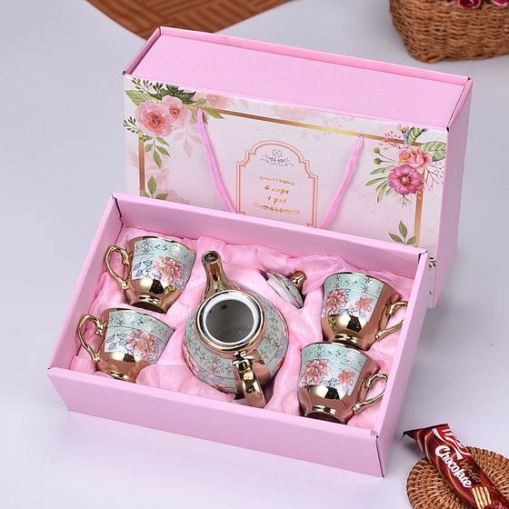 Imagem de Conjunto de xícaras de cerâmica em porcelana com aro de ouro chá e café