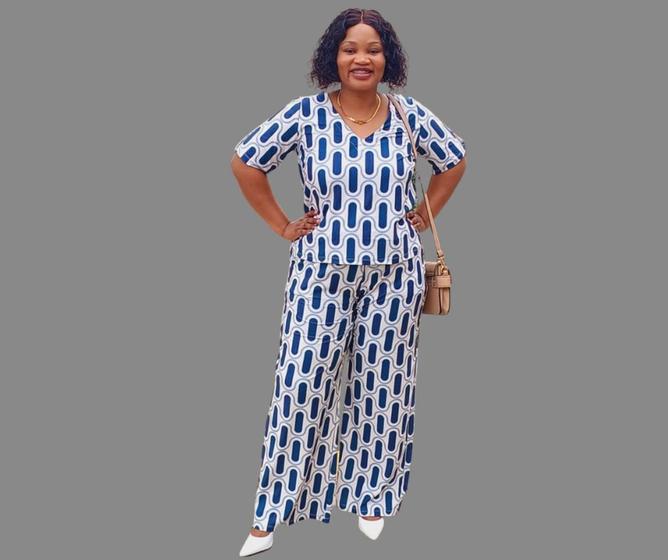 Imagem de Conjunto Estampado Blusa decote V e Calça Pantalona com dois bolsos.