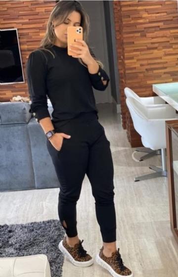 Imagem de Conjunto Feminino Moletinho Calça e Blusa com Detalhe Botão