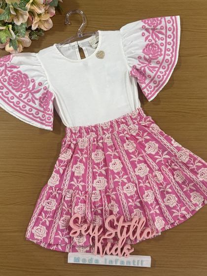 Imagem de Conjunto Infantil Animê Verão Saia Rosa Bordada e Blusa