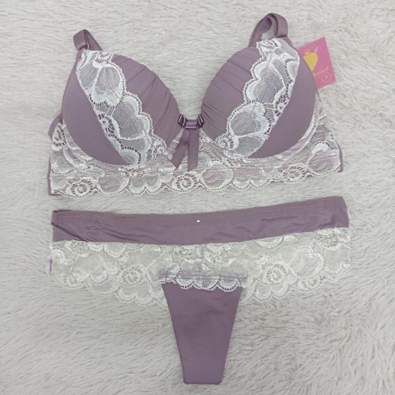 Imagem de Conjunto lingerie com detalhes em renda, sutiã com bojo e calcinha fio