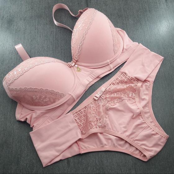 Imagem de Conjunto Plus Size com Bojo e Renda