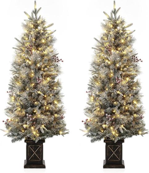 Imagem de Conjunto pré-iluminado Christmas Tree Coucheta de 4,5 pés de 2 com 200 LED