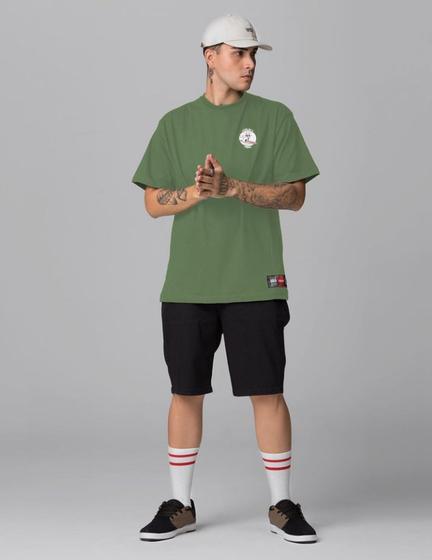 Imagem de conjunto verde com bone five cristal