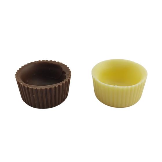 Imagem de Copinhos Formato Alpino 1/2 Chocolate Ao Leite e 1/2 Branco P/ Rechear 92 unid.