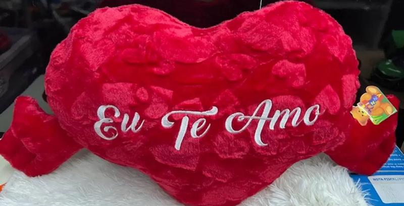 Imagem de Coração de Pelúcia Almofada 70cm (F6850 )Com Mãos Eu Te Amo Presente