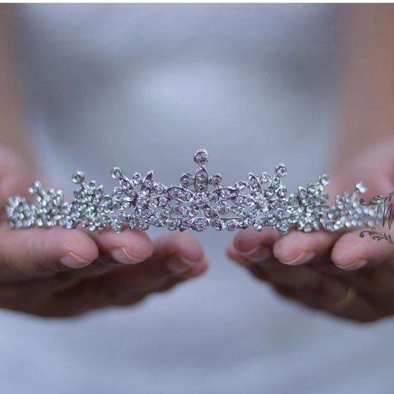 Imagem de  Coroa Tiara Porta Coque Prata Noivas Debutantes Strass T35