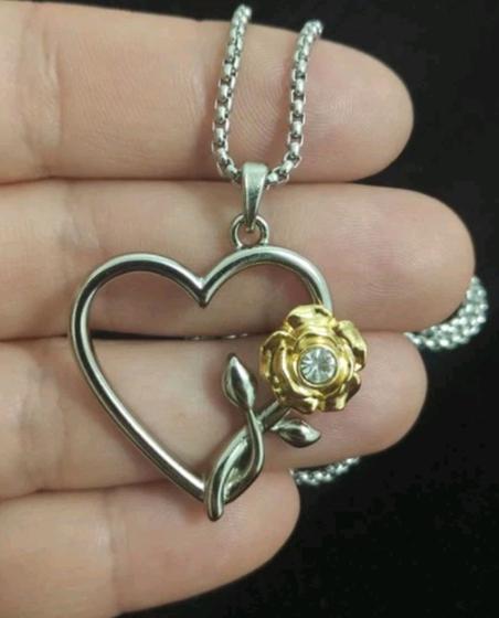 Imagem de Corrente em Aço Inox com Pingente Coração Radiante com flor