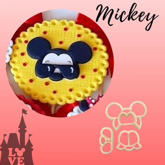 Imagem de Cortador Turma do Mickey - Mickey de Oculos 6cm