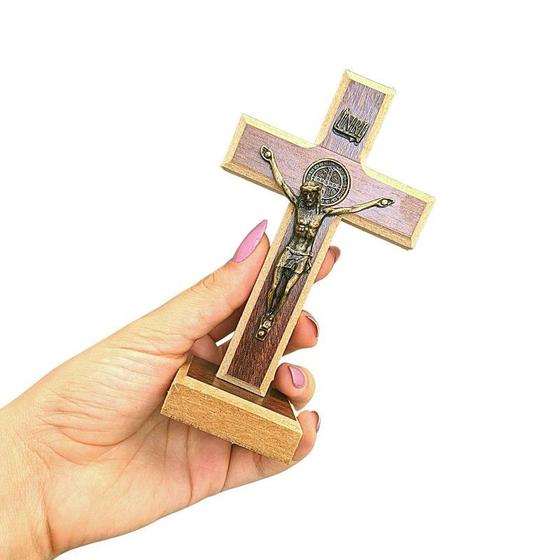 Imagem de Cruz Crucifixo Madeira São Bento para Novena de São Miguel