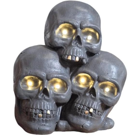 Imagem de Decoração Halloween Caveira Trio de Crânios Grande com Led nos Olhos a Base de Luz Solar Enfeite Casa e Jardim Externo