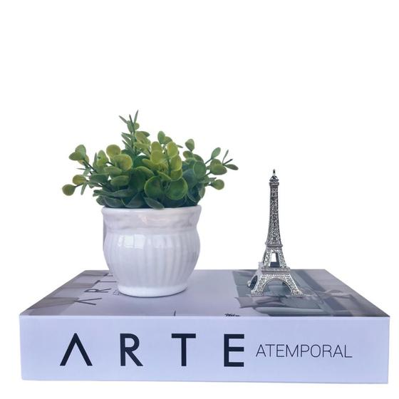 Imagem de Decoração sala livro fake + vaso branco + mini torre Eiffel