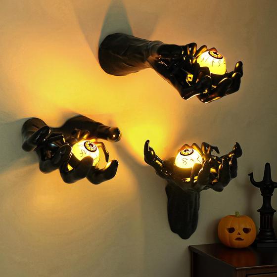 Imagem de Decorações de Halloween WIAZZLUK Halloween Door Hand com vela de aranha