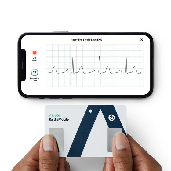 Imagem de Dispositivo de ECG pessoal do tamanho de uma carteira KardiaMobile Card - Grave eletrocardiogramas de derivação única em qualquer lugar e detecte batimentos cardíacos irregulares - da AliveCor