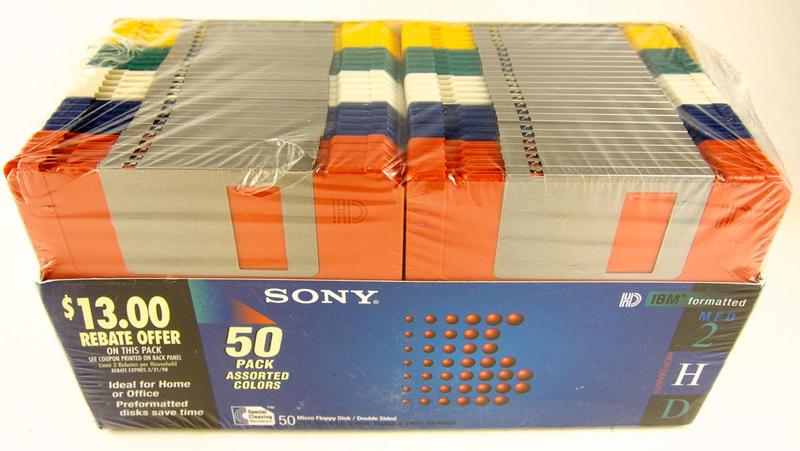 Imagem de Disquetes Sony 3.5 MFD-2HD em cores variadas, pacote com 50