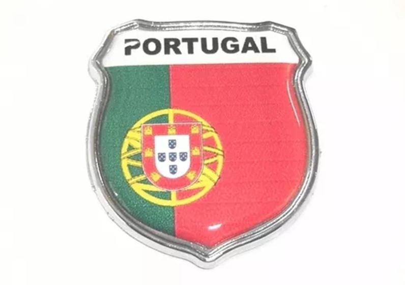 Imagem de Emblema Escudo Bandeira Portugual Cromado Com Resina 5,4 X 4,8 Cm