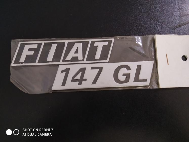 Imagem de Emblema fiat 147 gl preto e prata dois níveis 