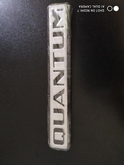 Imagem de Emblema placa quantum prata com fundo preto  material acrílico com dupla face fácil aplicação