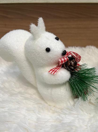 Imagem de Enfeite Árvore de Natal Esquilo Branco Com Pinha Espuma Ornamento Natalino Pendente De Natal