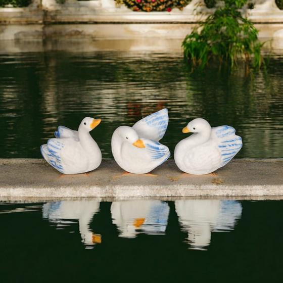 Imagem de Enfeite Decoração De Jardim Miniatura Trio De Cisne