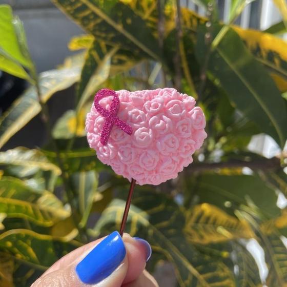 Imagem de Enfeite para chimarrão de biscuit outubro Rosa coração rosa bebê