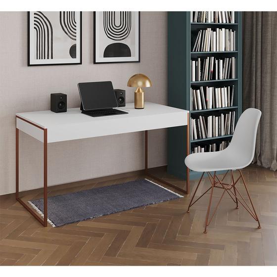 Escrivaninha Industrial Escritório Branca 137x53cm Malta com 1 Cadeira Eames Eiffel Branca Base Cobr Menor preço em Escrivaninha Industrial Escritório Branca 137x53cm Malta com 1 Cadeira Eames Eiffel Branca Base Cobr