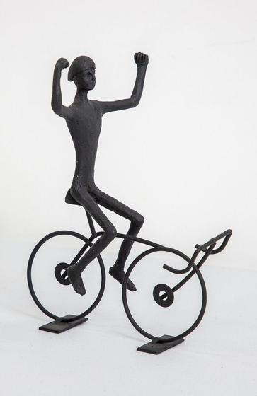 Imagem de Escultura Decorativa Ciclista em Resina Preto 18cm NA0901 BTC