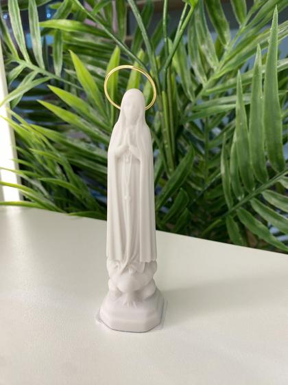 Imagem de Escultura nossa senhora de fátima com aureola dourada 