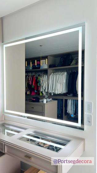 Imagem de Espelho camarim 1, 00 x 1,00  3 cores de led 3000k 4000k e  6500K  embutido com touch dimmer