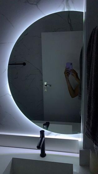 Imagem de Espelho MEIA LUA 45cm X 70cm Com Led à PILHA ou FONTE para Banheiro