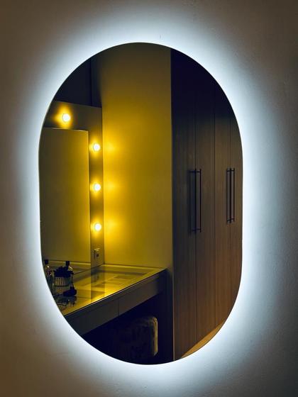 Imagem de Espelho Orgânico Oval Com Led 50x70cm À Pilha