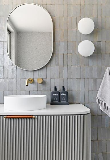 Espelho Oval Grande 80x50 com Moldura de Metal p/ Quarto Sala Banheiro Menor preço em Espelho Oval Grande 80x50 com Moldura de Metal p/ Quarto Sala Banheiro