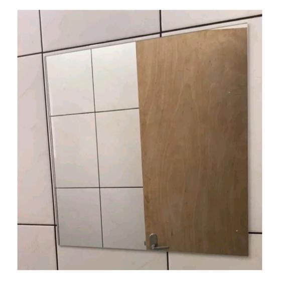 Imagem de Espelho para Banheiro Simples de Vidro Quadrado de Parede