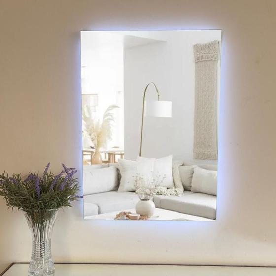 Imagem de Espelho RETANGULAR 50x70cm com LED À PILHA OU FONTE Espelho para Banheiro