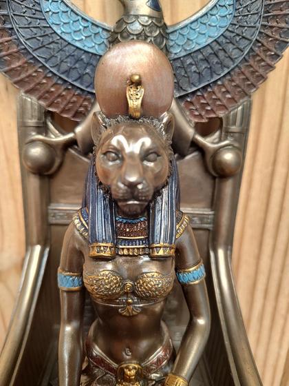 Imagem de Estatua Deusa Sekhmet Resina Veronese Deusa Egipcia do Fogo 27cm Original