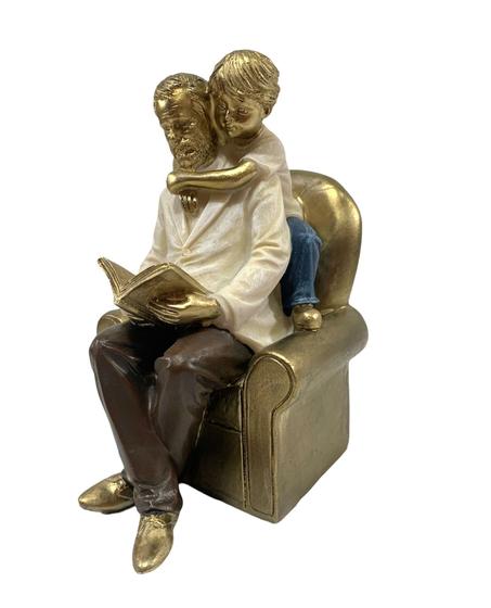 Imagem de Estatueta Escultura Vovô com Neto resina 16,5 x 13,5cm