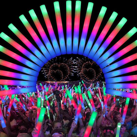 Imagem de Foam Glow Sticks Maysuke, 32 unidades com 3 modos de intermitência colorida