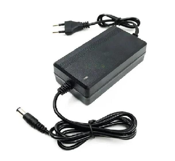 Imagem de Fonte 12V 5A Bivolt- Preta 5 Amperes - Plug P4